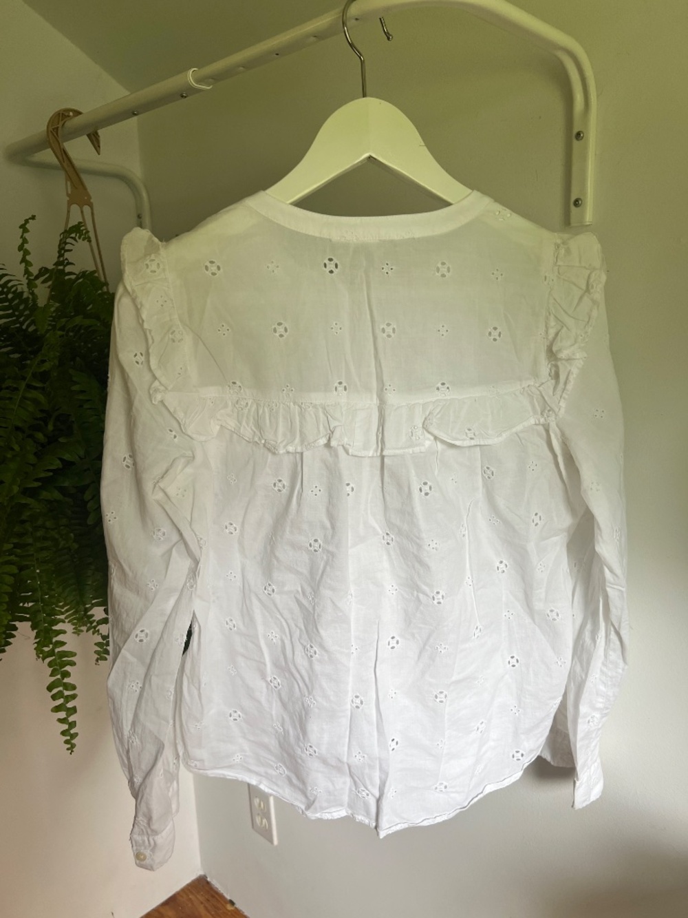 GAP Victorian Eyelet White Button-up shirt | XS Petite 100% Cotton - Picture 2 of 4